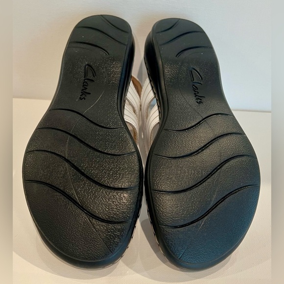 Clarks LEISA VINE Leather Size 8M White Buckle Sandals Wedge Heel - Picture 8 of 9